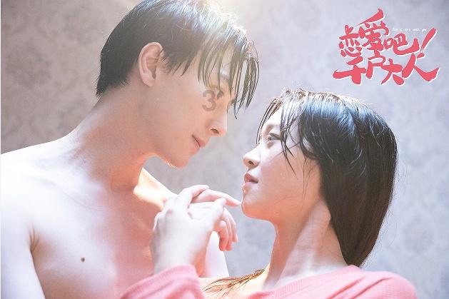 探索小丰有妙招,冬季汽车电瓶亏电,12伏充电宝秒启动,无烦恼,发现无限乐趣!